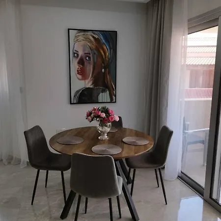 κομψό 2 υπνοδωματίων Apartment